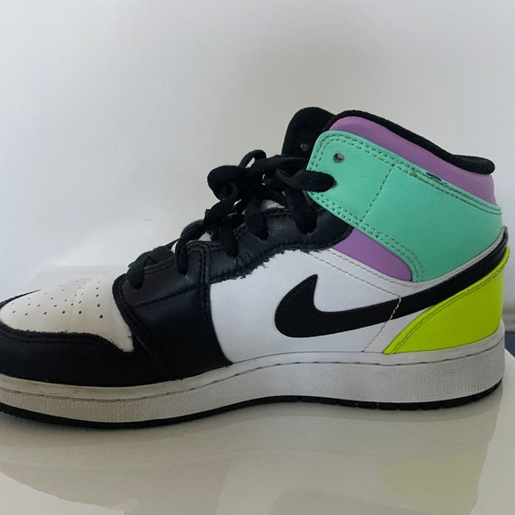 Jordan 1 black and white with purble, turqouise and neon yellow accents - Picture 5 of 11